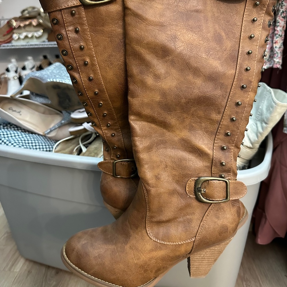 Boots from buckle